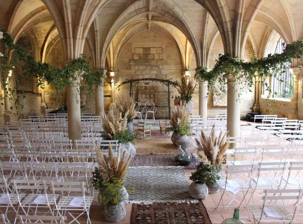 Cérémonie laïque dans la salle capitulaire de l'abbaye de Fontdouce
